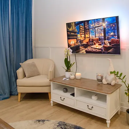 Maya's Flats & 11 - Apartment *