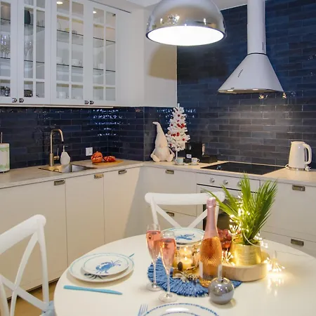 Maya's Flats & 11 - * Danzig