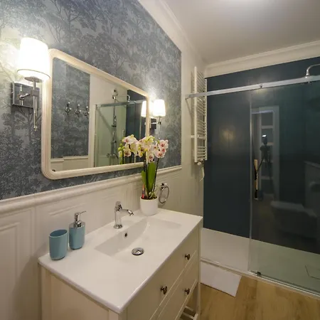 Maya's Flats & 11 - Danzig