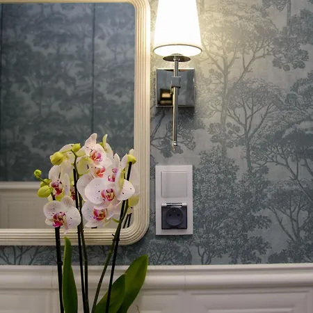 Maya's Flats & 11 - Danzig