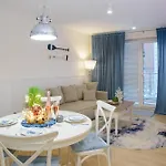 Maya's Flats & 11 - Apartment