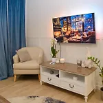 Maya's Flats & 11 - Apartment *